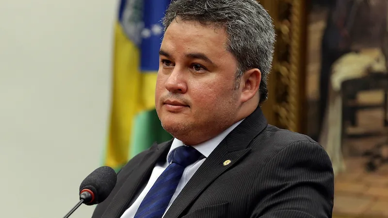 Deputado Efraim Filho, presidente da Frente Parlamentar de Comércio e Serviços