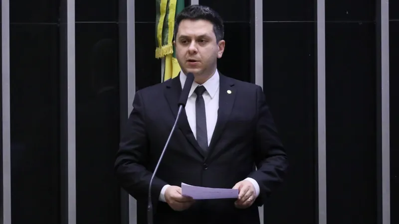 Deputado Tiago Dimas é autor do PL 2058