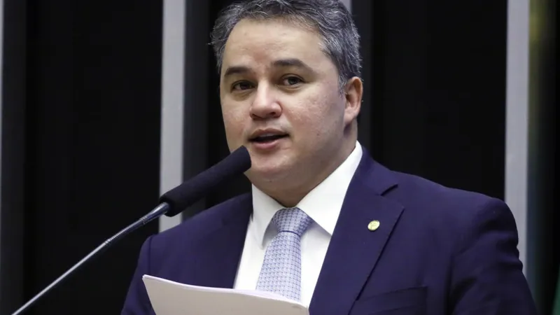 Deputado Efraim Filho tem trabalho em favor da melhoria do ambiente de negócios no Brasil