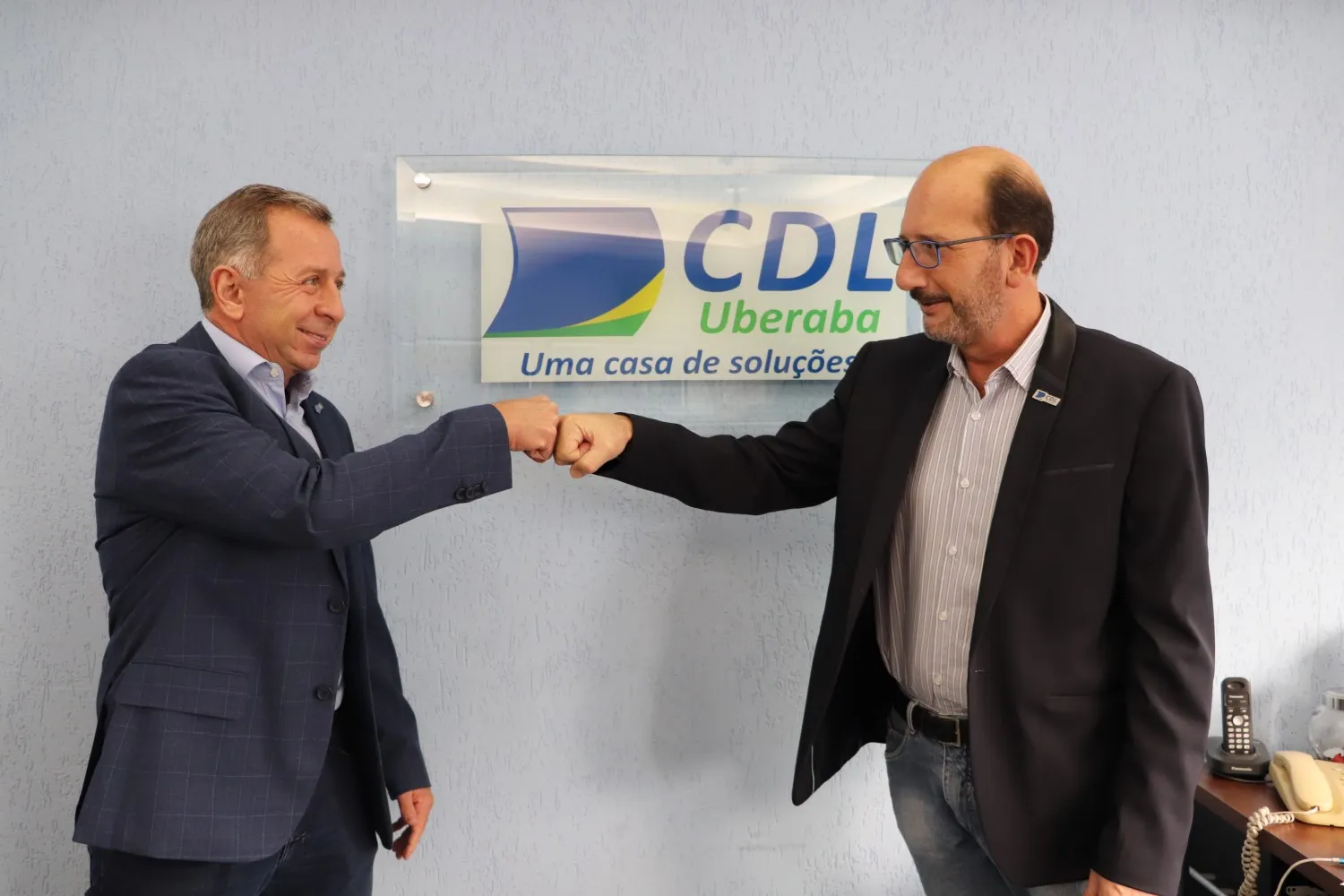 Fernando Xavier, candidato à presidência, e Angelo Crema, presidente da CDL Uberaba até dezembro deste ano