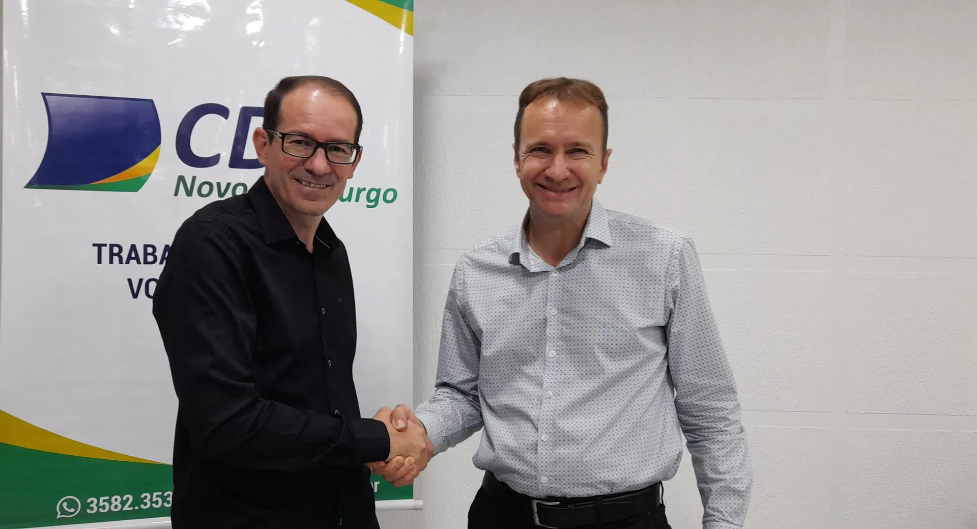 Jaime Machado (presidente eleito) e Jorge Stoffel (atual presidente) logo após a Assembleia Geral