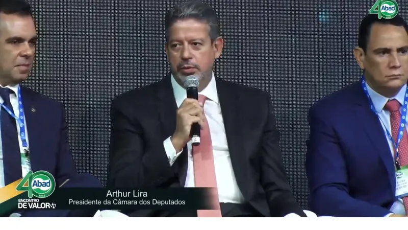 “A proposta tem um conceito prático, que é diminuir o imposto da pessoa jurídica para as empresas que vão promover o crescimento”, disse (Fonte: Reprodução/Youtube)
