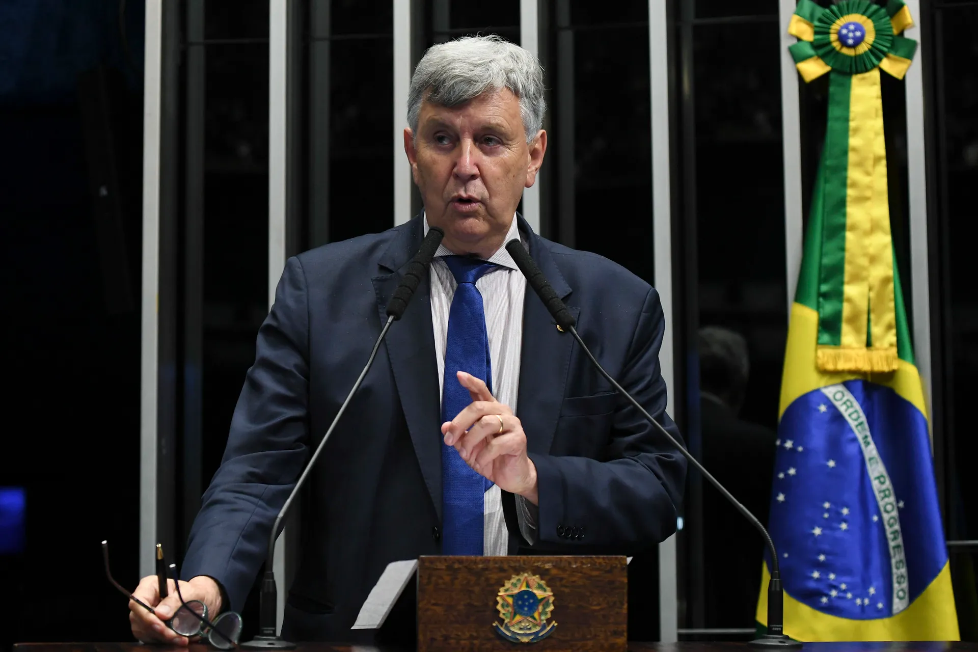 O relator Luis Carlos Heinze (PP-RS) defendeu o pagamento do salário-maternidade, por considerar que os empregadores podem deixar de contratar mulheres jovens, temendo que fiquem grávidas
