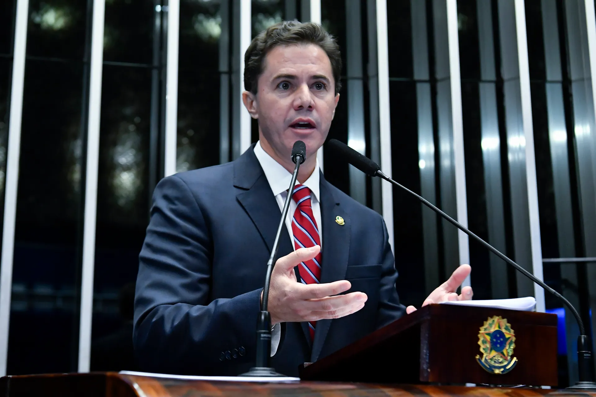 À tribuna, em discurso, o senador Veneziano Vital do Rêgo