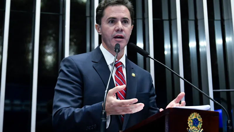 À tribuna, em discurso, o senador Veneziano Vital do Rêgo