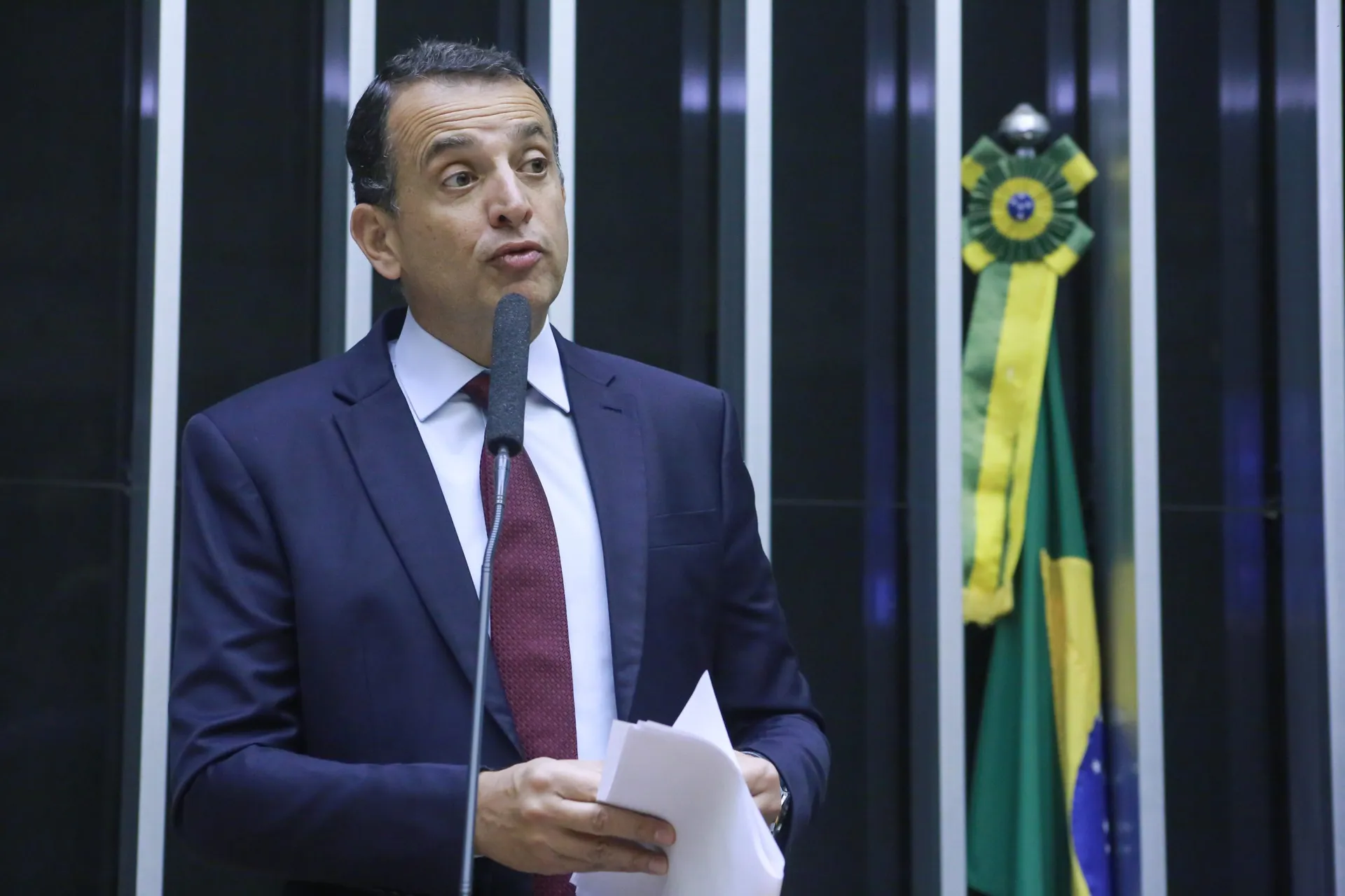 Marco Bertaiolli: “consideramos fundamental adotar medidas legislativas que auxiliem não só famílias em situação de vulnerabilidade, mas também empresas em risco de encerramento de atividades”