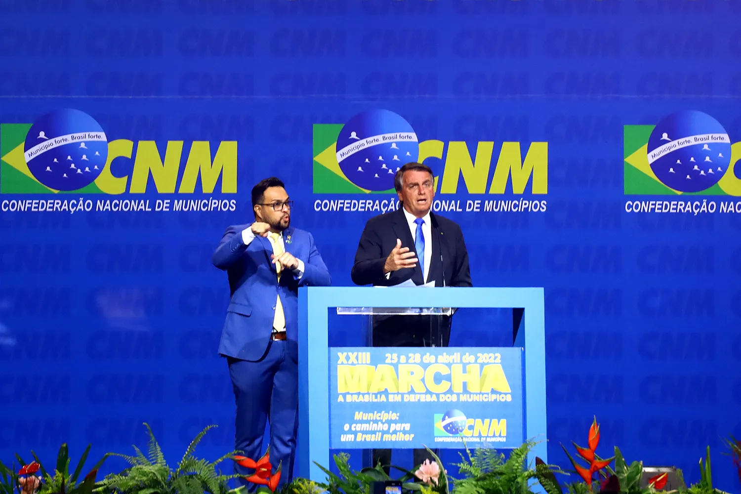Jair Bolsonaro: “O Auxílio Brasil injeta bilhões de reais na economia, colocando renda para girar”