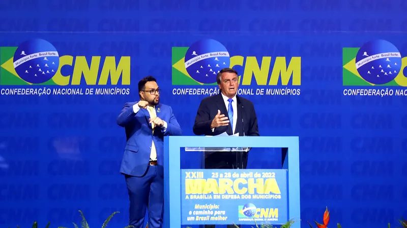 Jair Bolsonaro: “O Auxílio Brasil injeta bilhões de reais na economia, colocando renda para girar”