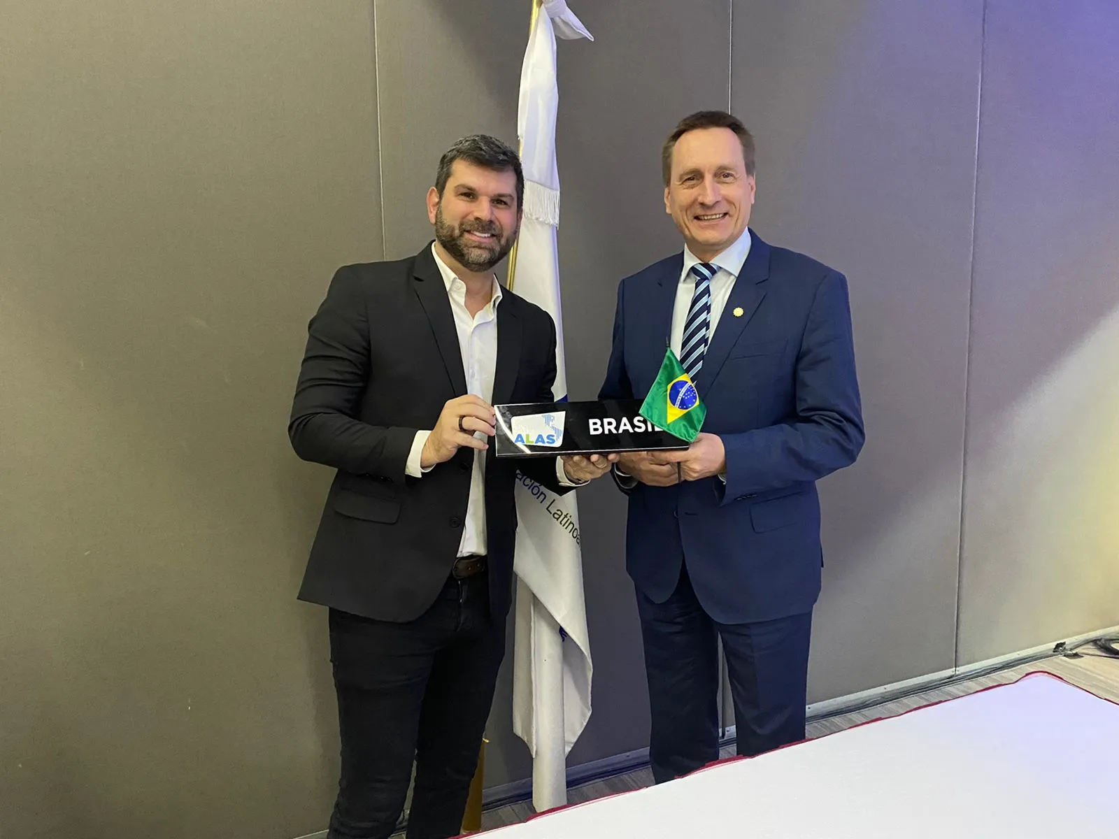 Presidente da ASSERJ, Fábio Queiróz, e o presidente da Alas, Christian Cieplik