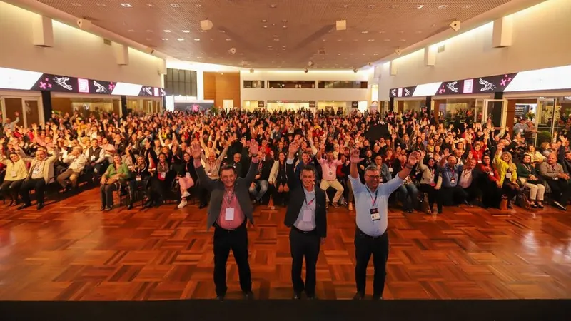 Participantes da 56ª CNCL comemoram o sucesso do evento e as palestras de alto nível
