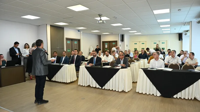 Eduardo Fayet, especialista em RIG, conduziu o encontro