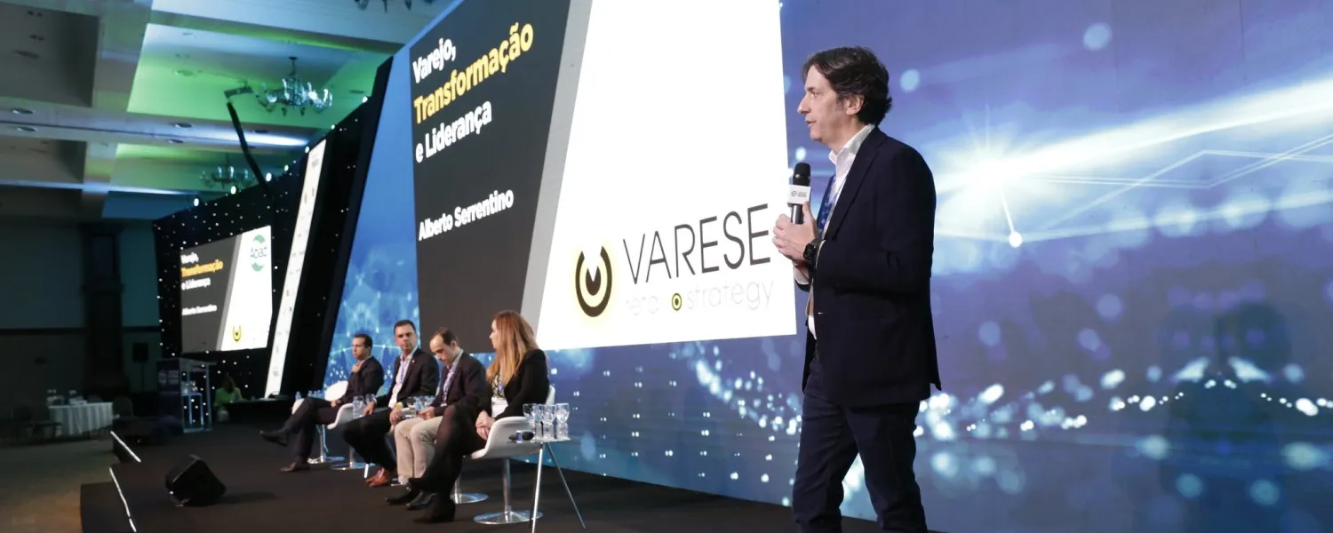Alberto Serrentino, da Varese Retail, foi um dos palestrantes do evento da Abad