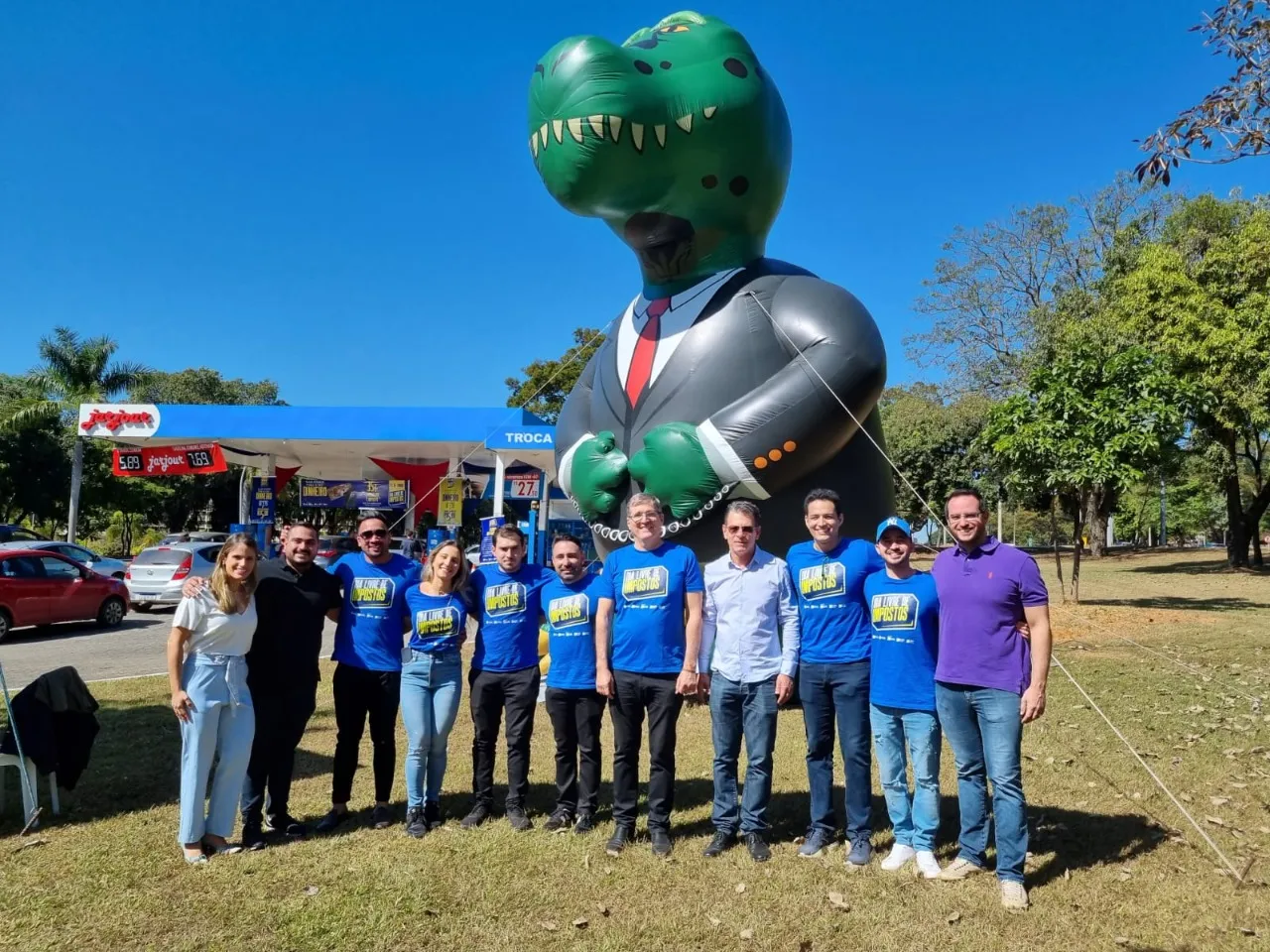 O presidente da CNDL e a equipe do DLI em Brasília visitaram o Posto Jarjour nesta quinta