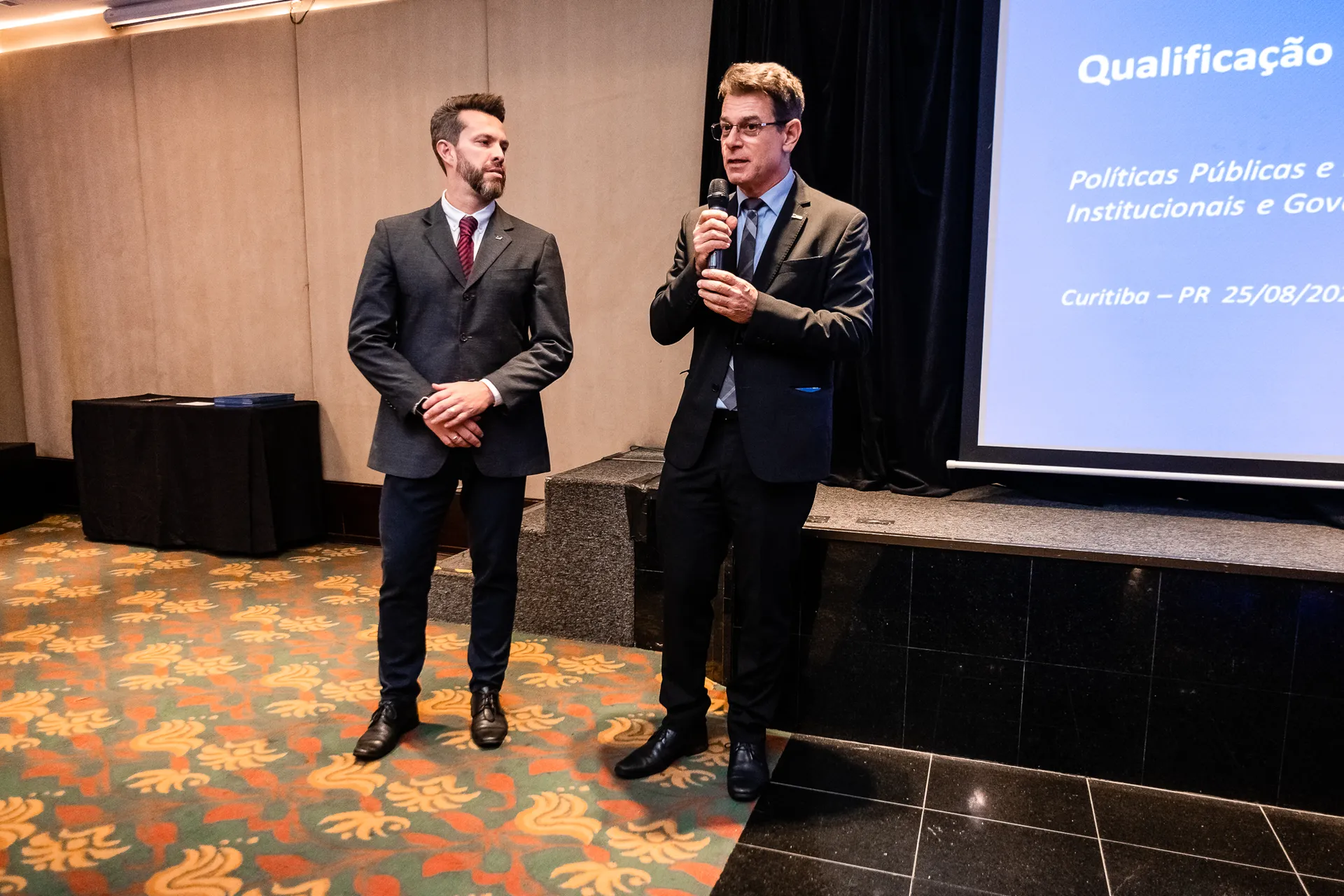 Samoel de Mattos Jr., presidente da FCDL-PR, e José Cesár da Costa, presidente da CNDL, durante o encontro em Curitiba (PR)