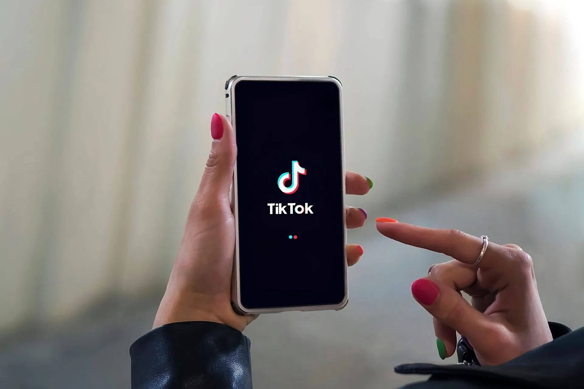 IA chega ao TikTok para vender enquanto o consumidor ainda está assistindo