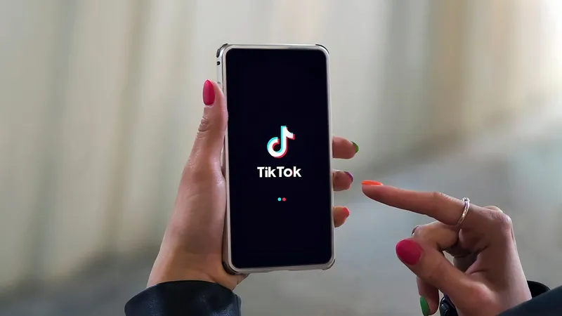 IA chega ao TikTok para vender enquanto o consumidor ainda está assistindo