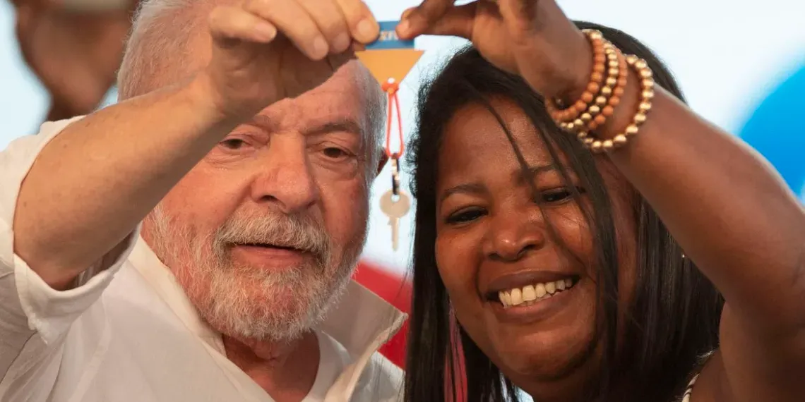 O presidente Lula participa do lançamento do novo programa Minha Casa Minha Vida e entrega de empreendimentos do programa em Santo Amaro, BA