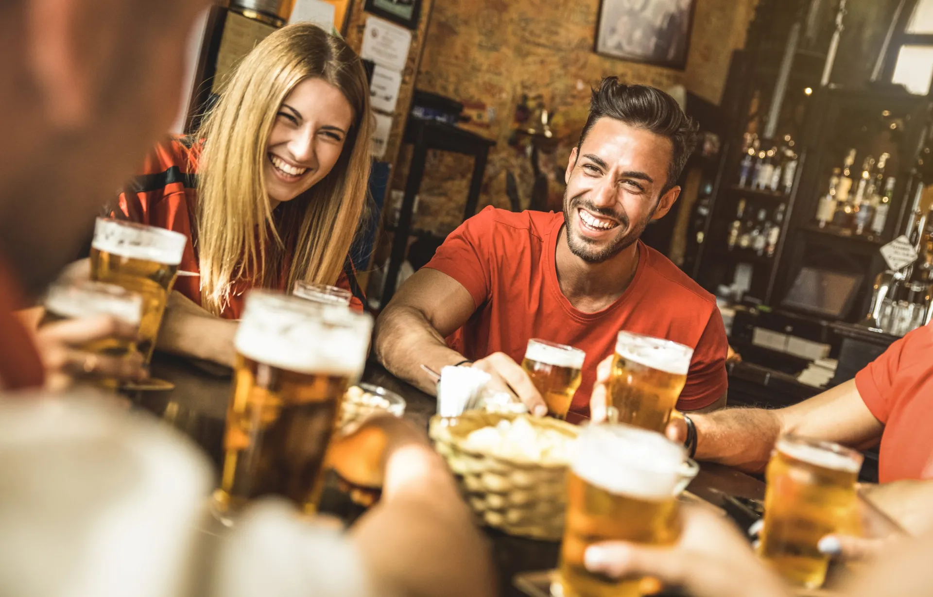 Pix ganha espaço no happy hour: modalidade tem alta de 172% em bares e choperias