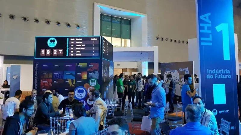 Belo Horizonte – Movimento 100 Open Startups expõe painel com avaliações de startups por grandes empresas em tempo real na Feira Internacional de Negócios, Inovação e Tecnologia (Finit) (Welton Máximo/Agência Brasil)