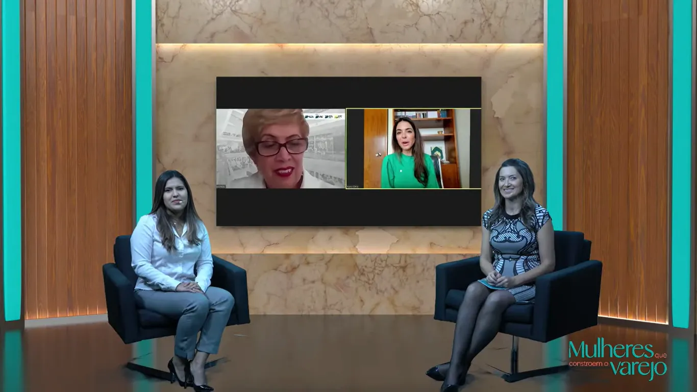 Karoline Lima e a deputada Greyce Elias participaram da live diretamente do estúdio da CNDL; e Lúcia Leijôto e a deputada Any Ortiz a distância
