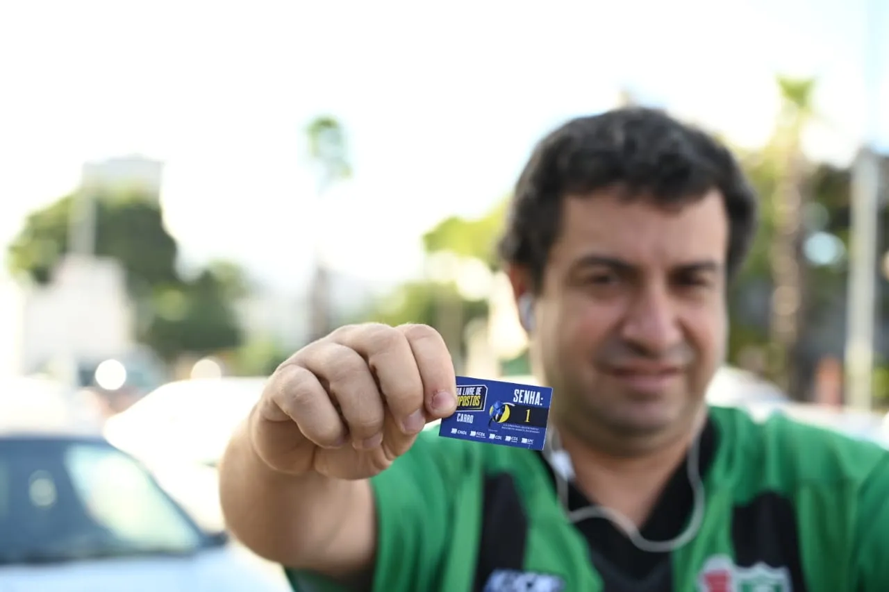 Em Belo Horizonte (MG), o primeiro consumidor a abastecer o carro