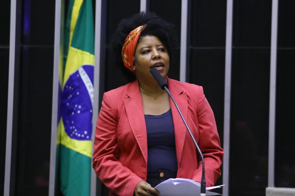 Deputada Jack Rocha recomendou a aprovação do projeto, com mudanças