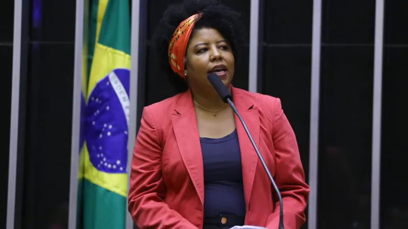 Deputada Jack Rocha recomendou a aprovação do projeto, com mudanças