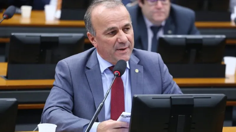 O relator da proposta, deputado Helder Salomão.