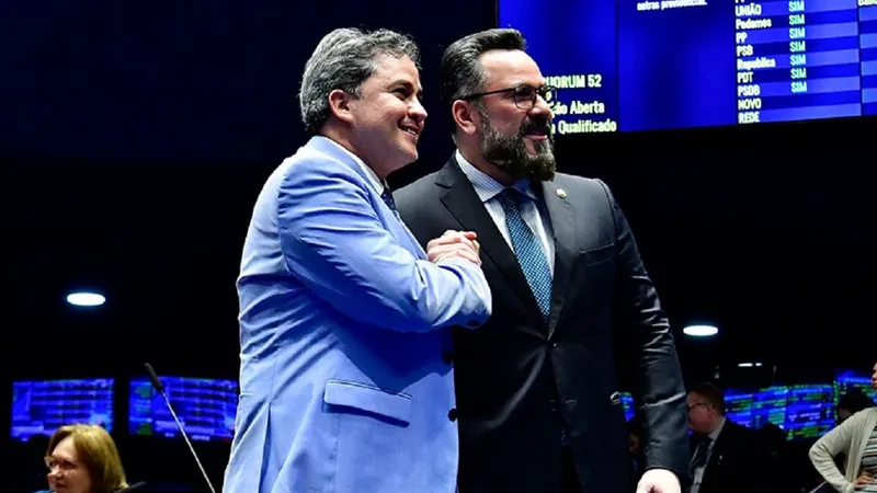 Efraim Filho, autor do projeto, e Alan Rick, relator, comemoraram a aprovação Waldemir Barreto/Agência Senado