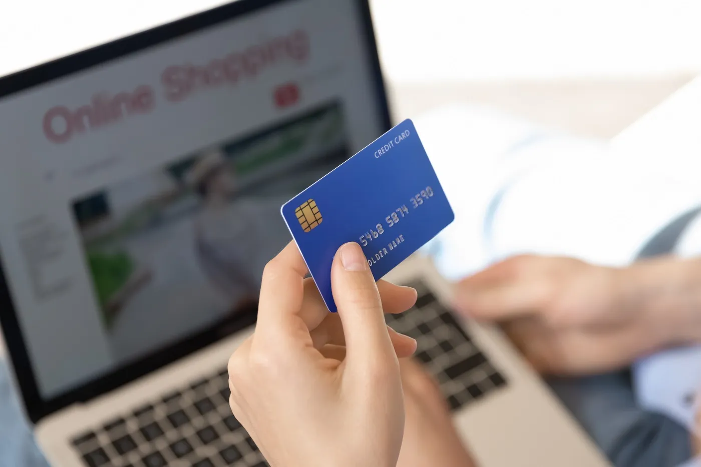 58% dos consumidores não controlam gastos com cartão de crédito, aponta CNDL/SPC Brasil