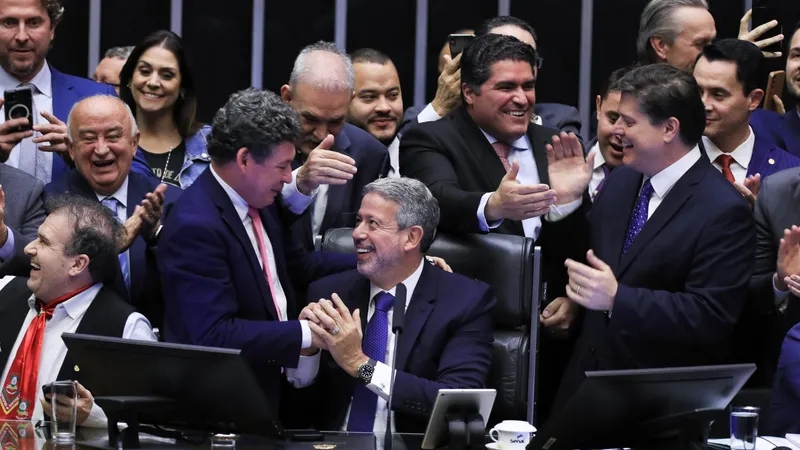 Comemoração da aprovação em primeiro turno da reforma tributária na Câmara dos Deputados