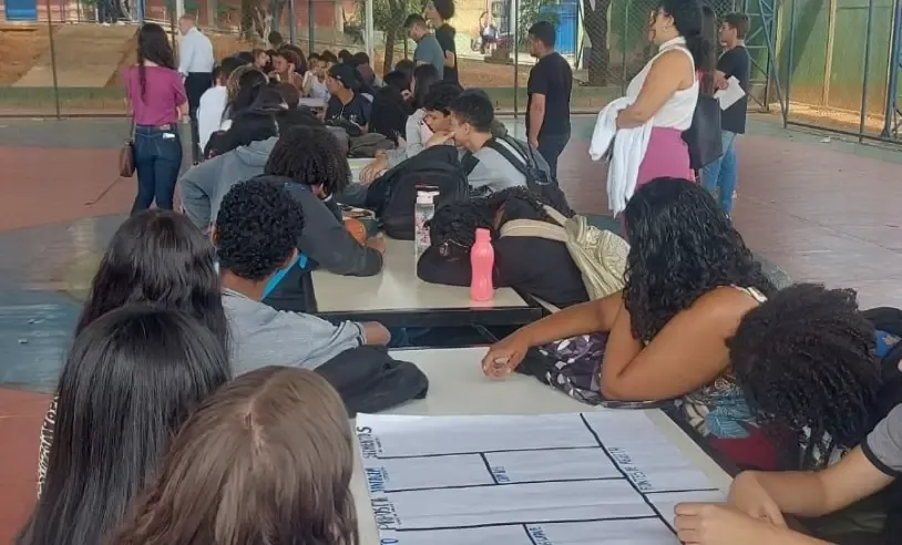 Estudantes da escola estadual Américo Martins, em Montes Claros (MG)