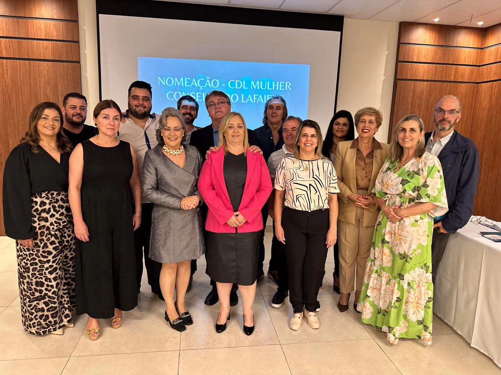 Integrantes da CDL Mulher e da diretoria da CDL-CL