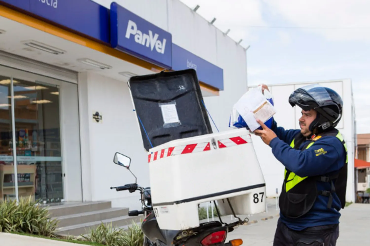 Novidade no varejo farma nacional, serviço já pode ser conferido em quatro regiões de Porto Alegre.