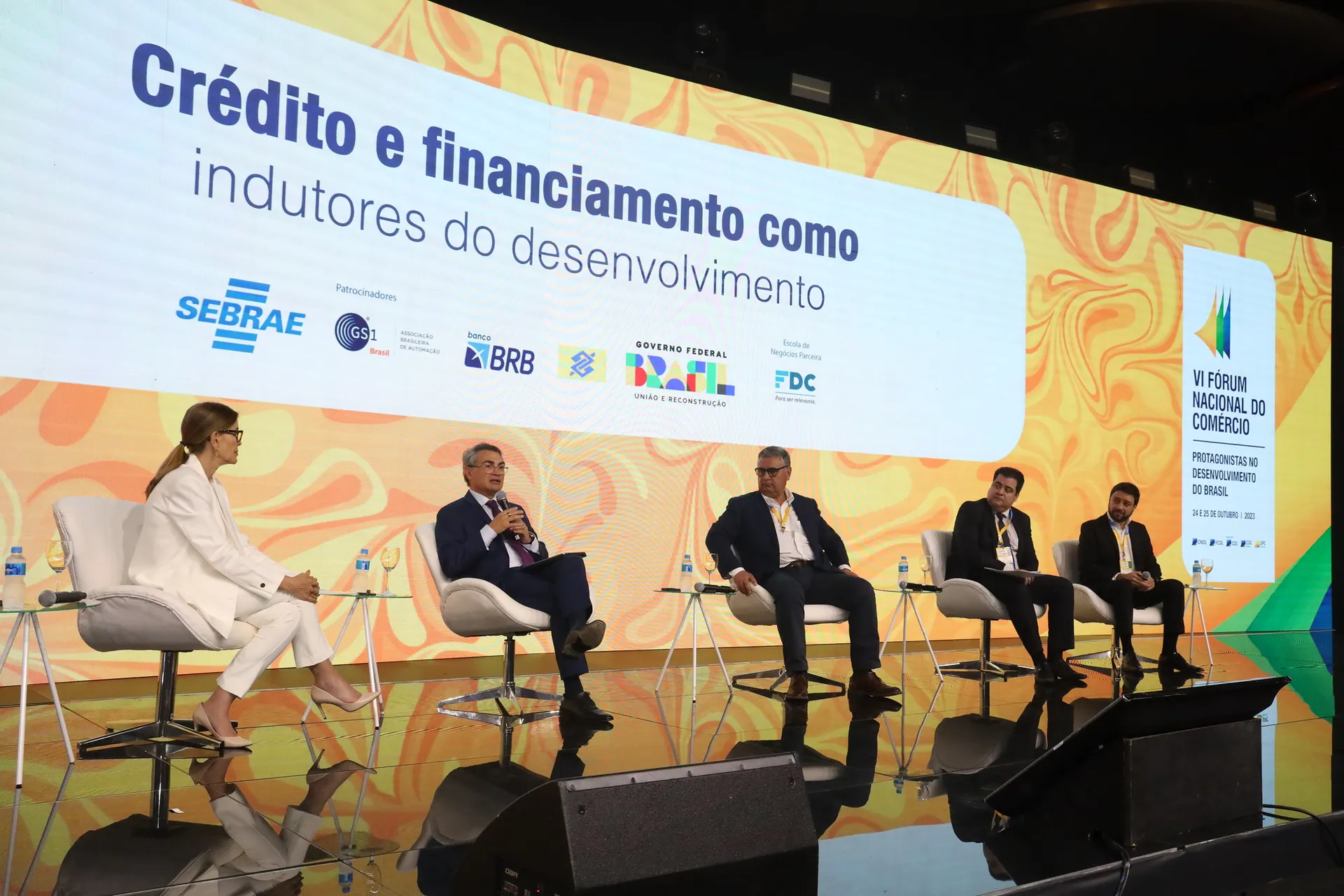 Renata Vilhena (esq.), Isaac Sidney, Roque Pellizzaro Jr., Diogo Ilário e Felipe Prince