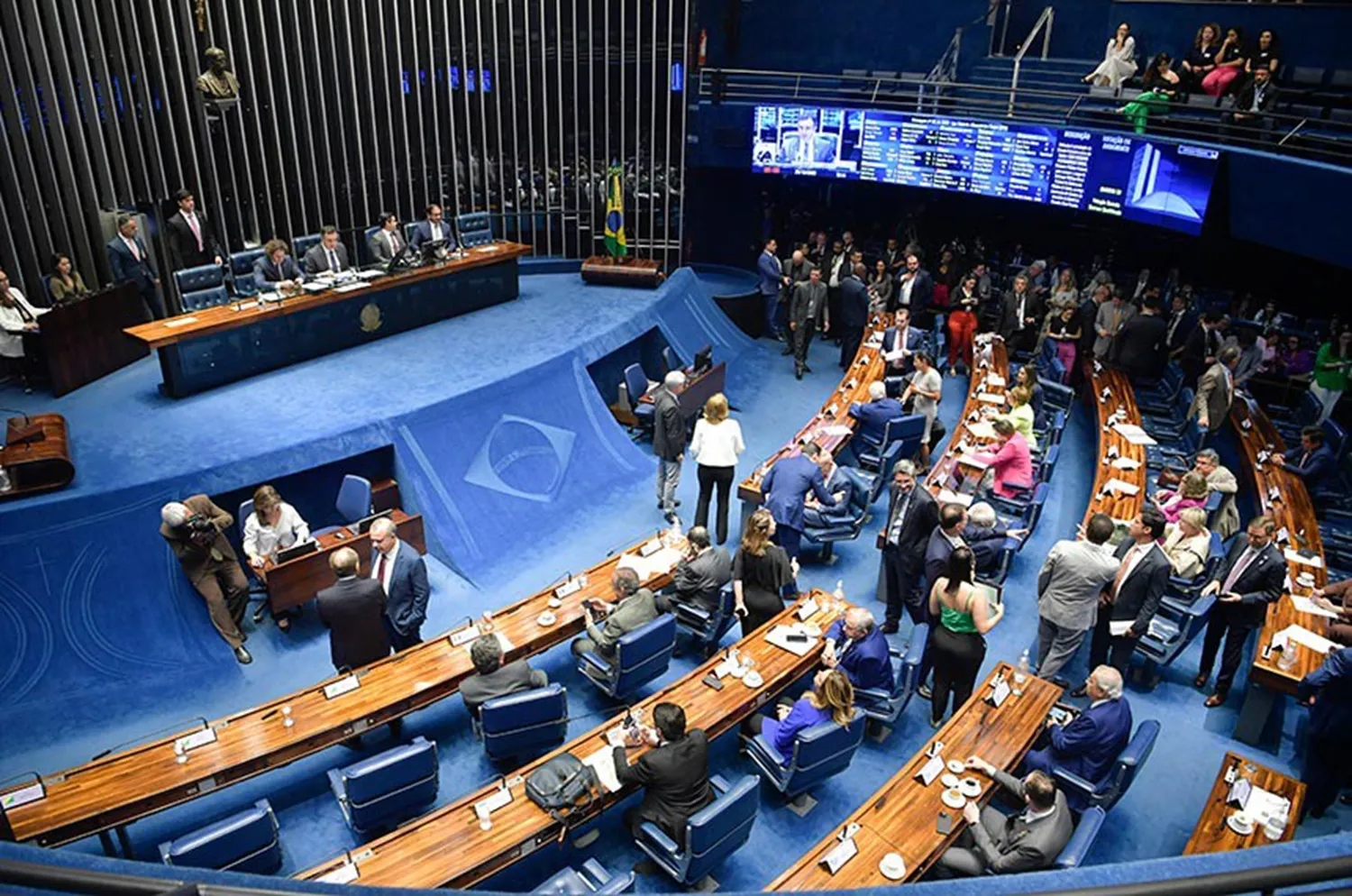 Projeto aprovado pelo Plenário vai à sanção; além de empresas, pequenos municípios serão desonerados