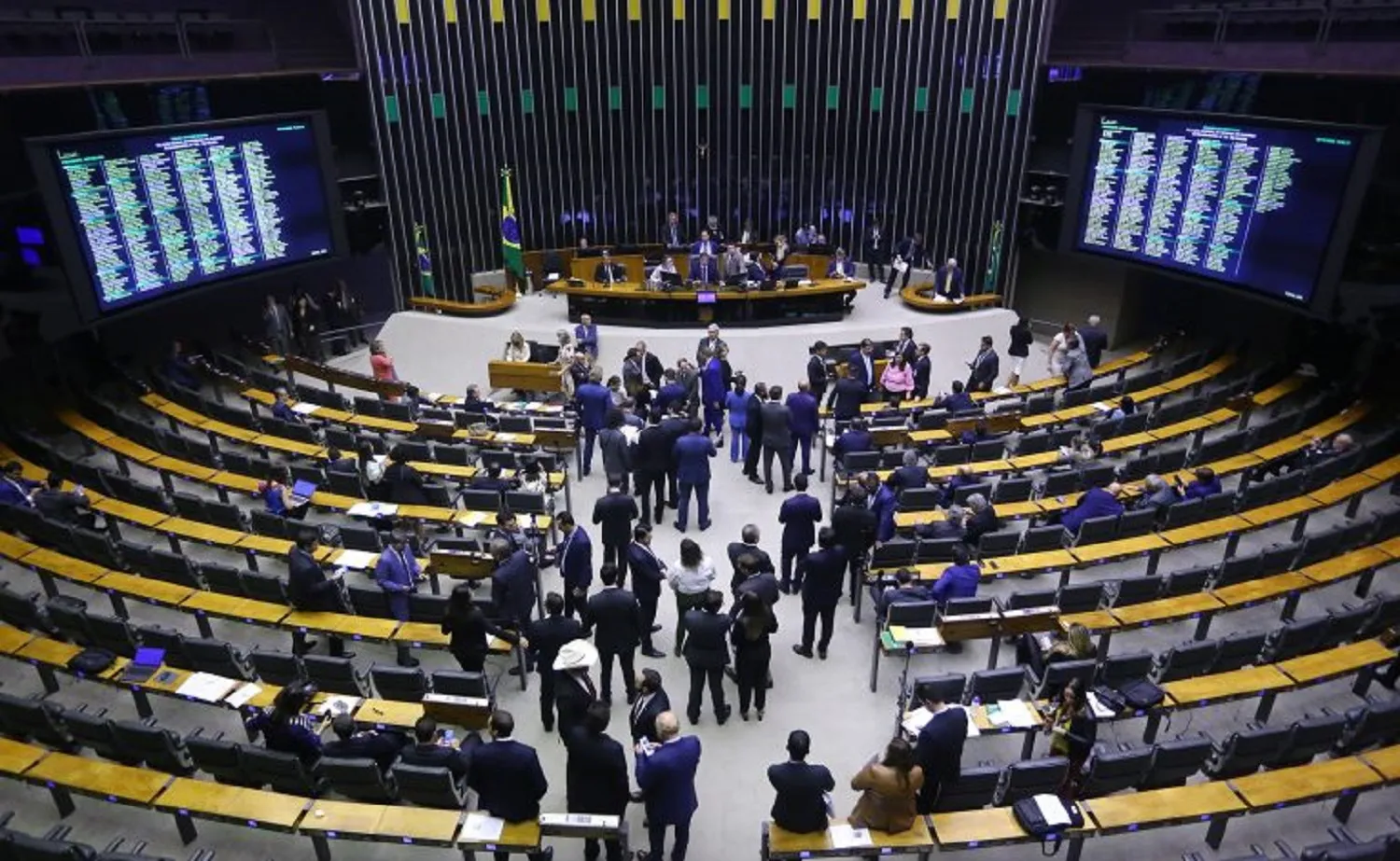Deputados aprovaram o projeto na sessão do Plenário desta terça-feira.