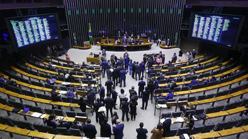 Deputados aprovaram o projeto na sessão do Plenário desta terça-feira.