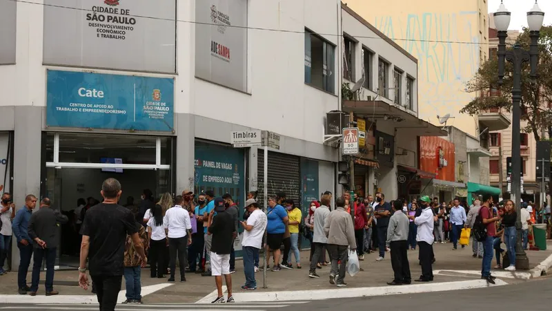 No acumulado do ano, saldo é de 1,38 milhão de vagas criadas.