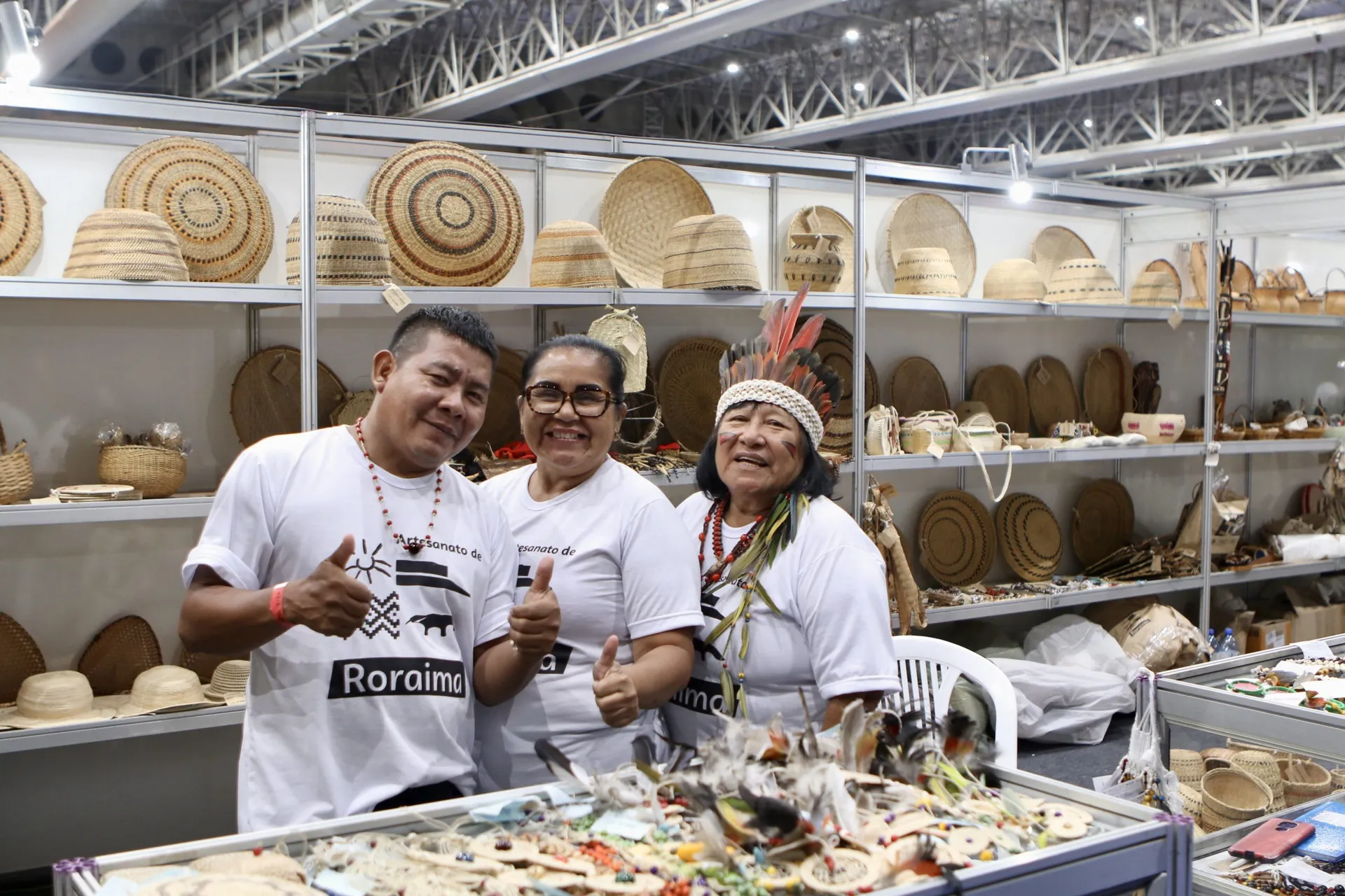 Artistas de Roraima expõem seus produtos artesanais na Fenearte 2023