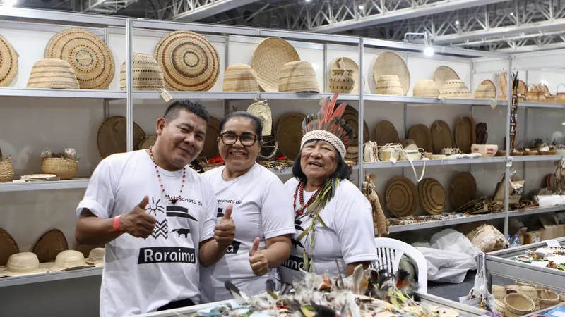 Artistas de Roraima expõem seus produtos artesanais na Fenearte 2023