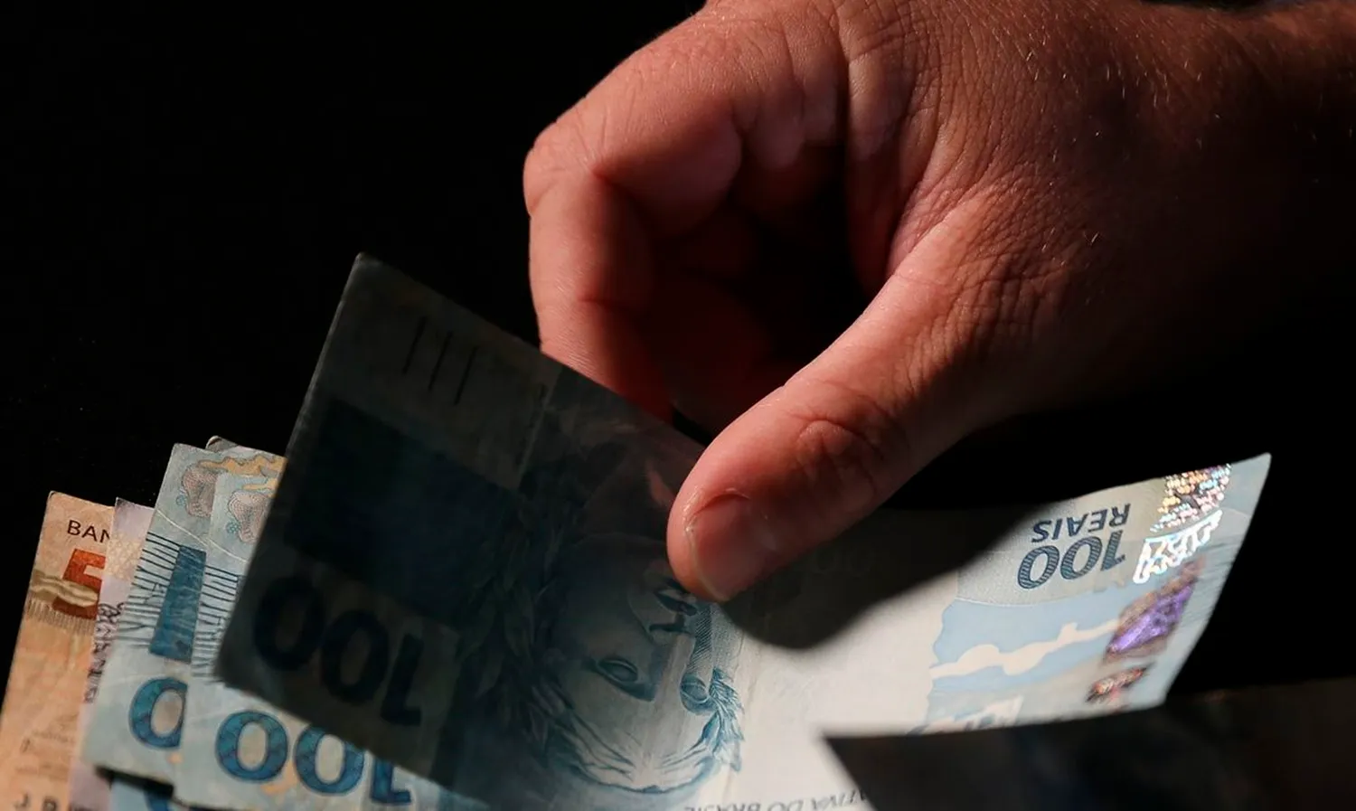 Poupança continua rendendo menos que fundos de investimento