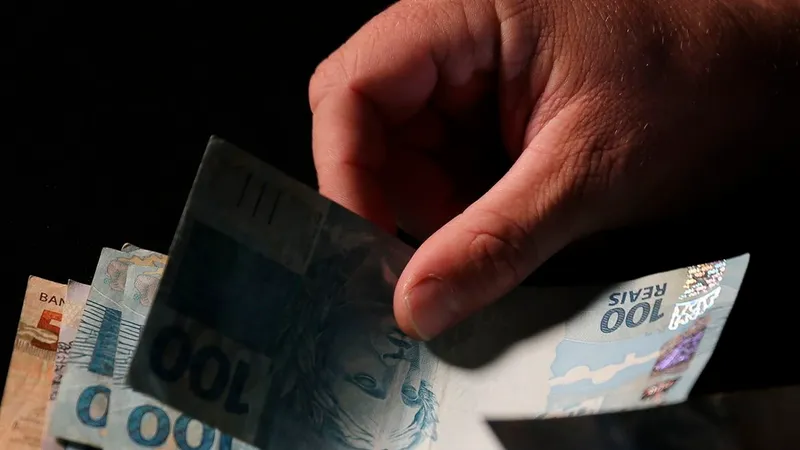 Poupança continua rendendo menos que fundos de investimento