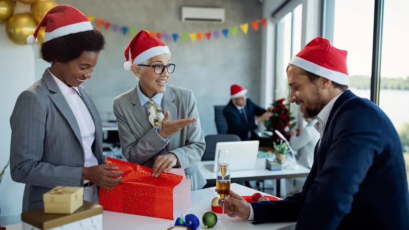Fazer ações de endomarketing para o Natal ajuda no engajamento dos colaboradores! Conheça algumas opções!
