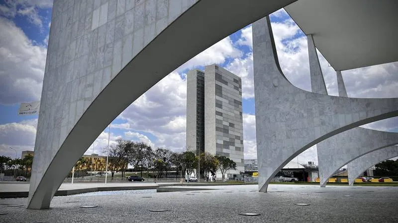 Visão do Congresso Nacional a partir do Palácio do Planalto, na Esplanada dos Ministérios, em Brasília