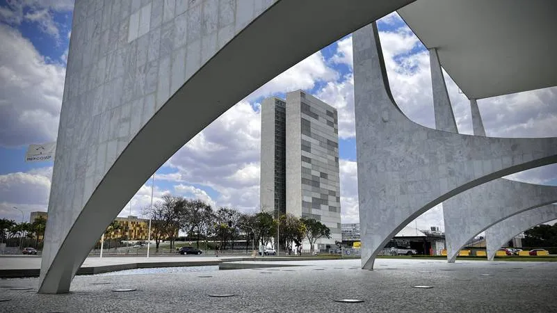 Visão do Congresso Nacional a partir do Palácio do Planalto, na Esplanada dos Ministérios, em Brasília