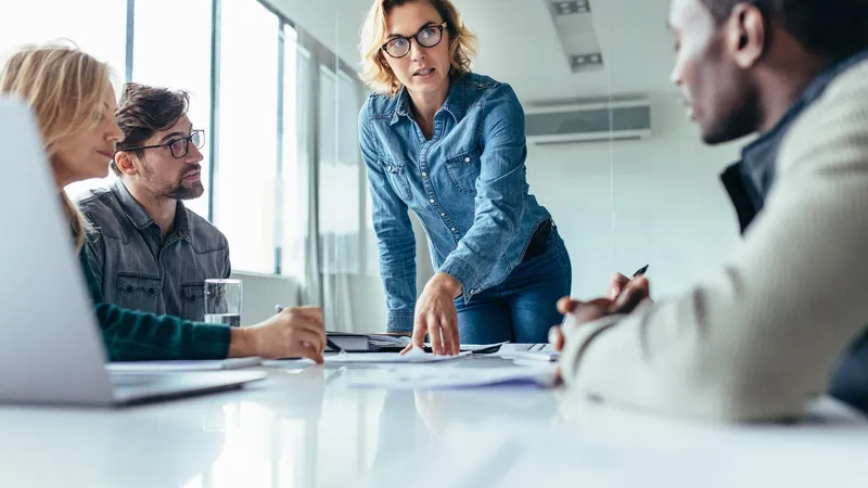 Mulheres avançam na liderança do varejo e já são maioria nos cargos de liderança de 29 grandes empresas