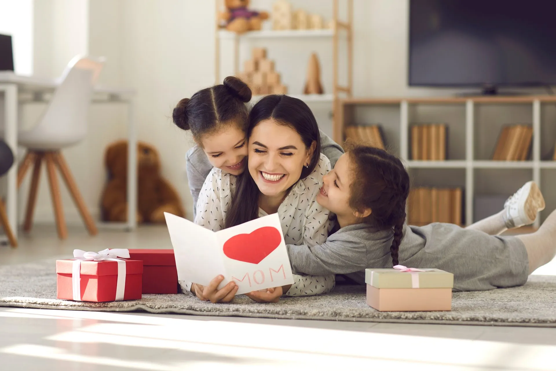 Dia das Mães: 12 milhões de consumidores devem ir às compras na última hora, apontam CNDL/SPC Brasil