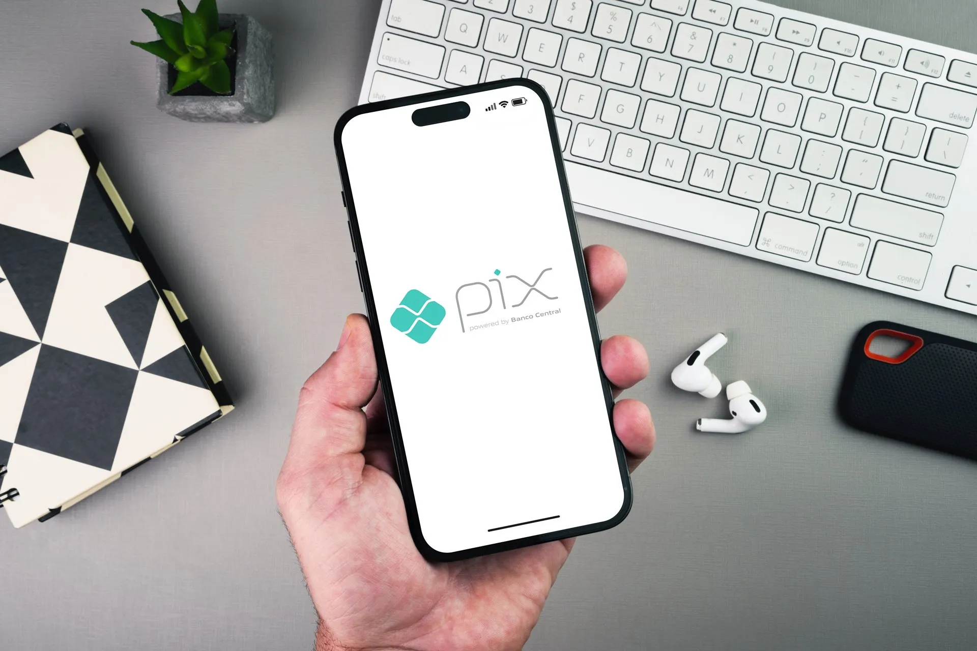 PIX supera cartão de crédito e assume protagonismo nas compras online, aponta pesquisa