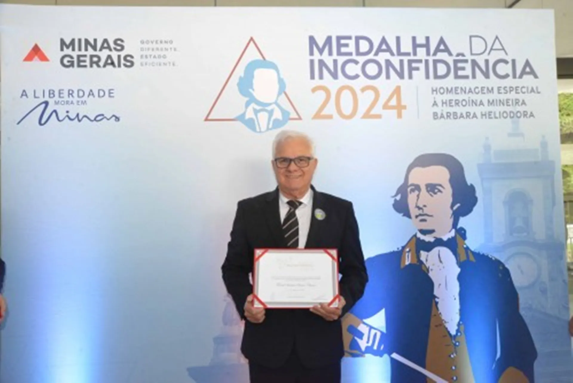 Presidente da FCDL-MG é agraciado com a Medalha da Inconfidência